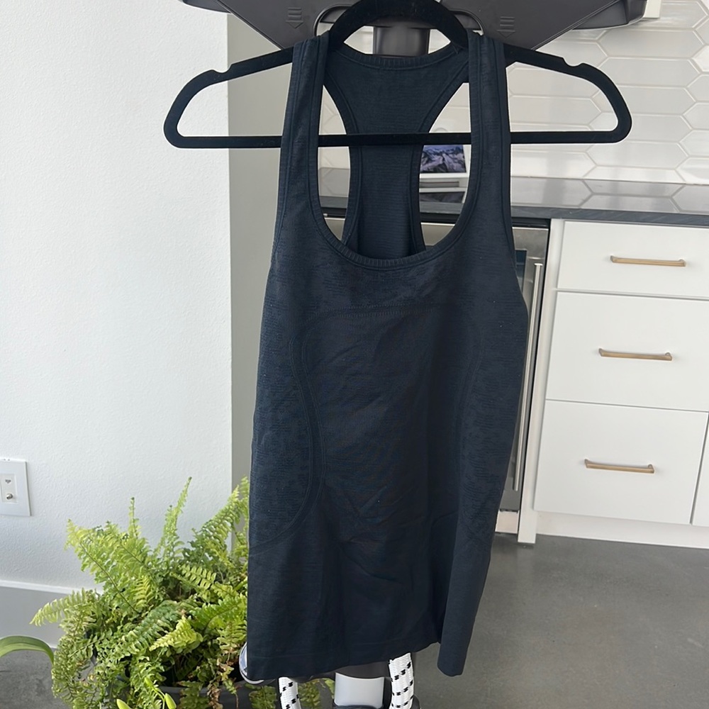 Lululemon black tank with navy detail